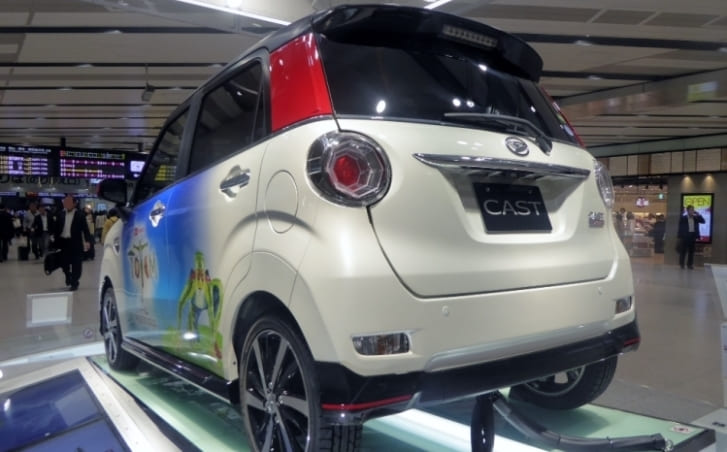 Daihatsu Cast - Tampak Belakang