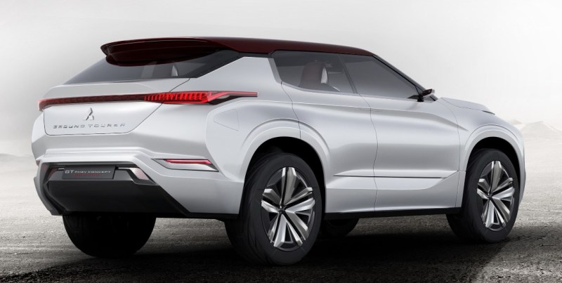 Mitsubishi GT PHEV Back