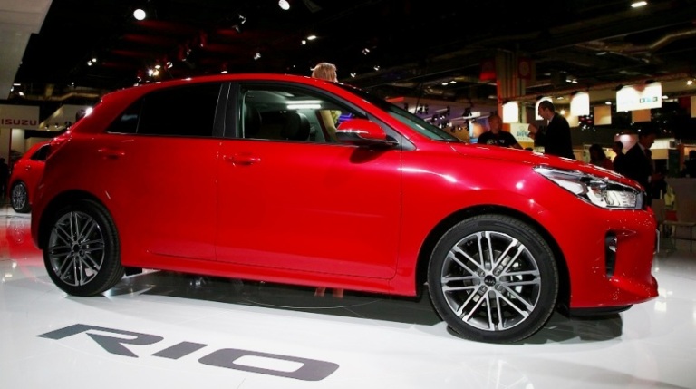 kia rio 2017 - tampak samping