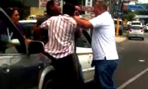 Tips Jaga Emosi saat Mengemudi di Jalan Raya, Hindari Konflik Sekecil Apapun!