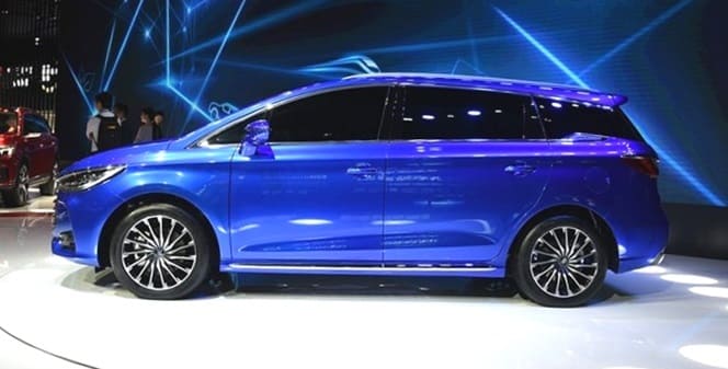 All-New-BYD-Song-Kembaran-Innova-Samping
