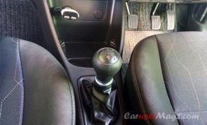 12 Hal yang Tidak Boleh Dilakukan saat Mengemudi Mobil Manual