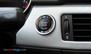 Apa yang Terjadi Jika Menekan Tombol Start-Stop saat Mobil Berjalan?