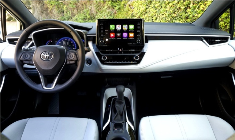 Toyota Corolla Hatchback 2019 - Interior Dashboard