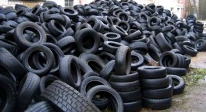 Mengapa Warna Ban Harus Hitam? Tahukah Kamu Awalnya Ban Mobil Berwarna Putih!