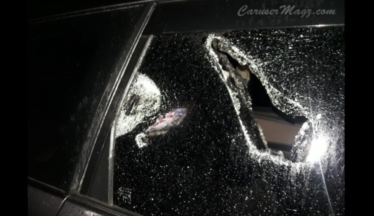 Modus Kejahatan di Jalan - Lempar Benda Tajam ke Kaca Mobil