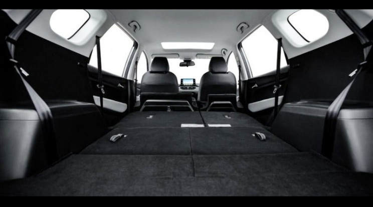 Wuling Almaz 7-Seater - Rata Lantai