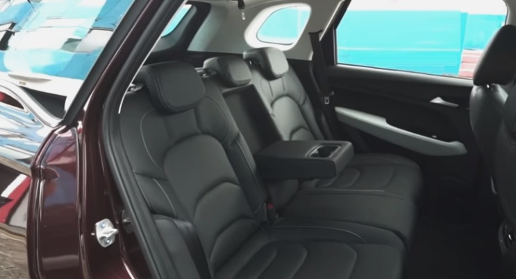 Wuling Almaz Indonesia Berkonfigurasi 5-Seater