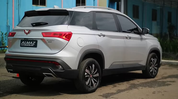 Wuling Almaz Tampak Belakang