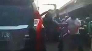 Akibat Mengumbar Emosi di Jalan Raya, Kepala Pengemudi ini Bocor Dihajar Besi