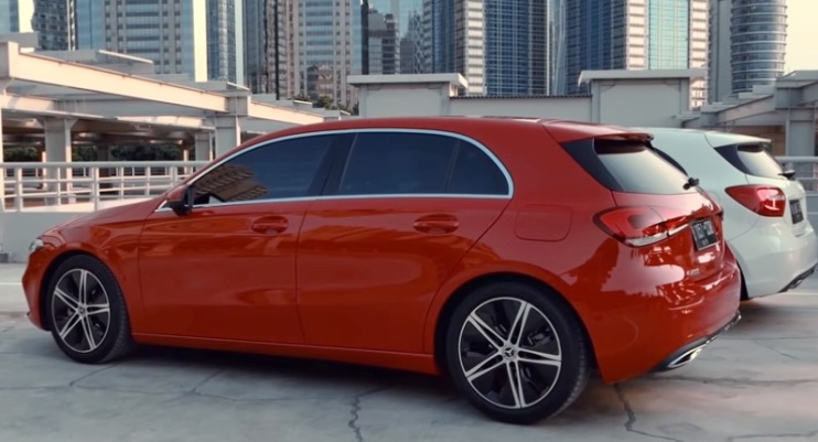 Review Mercedes Benz A200 Progressive Line 2019 Indonesia - Tampang Samping