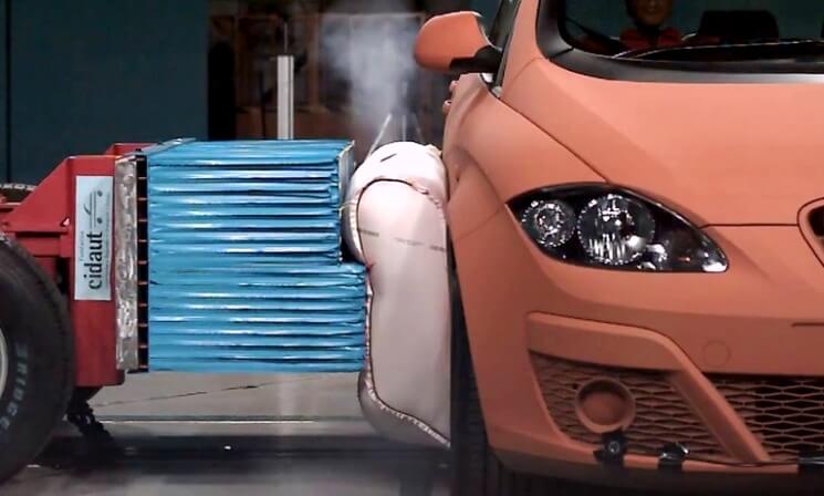 Ujicoba Airbag Eksternal by ZF Friedrichshafen AG, Jerman