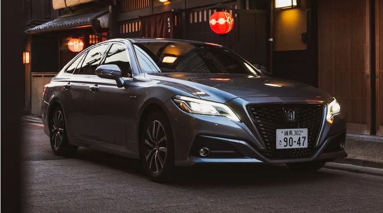 Spesifikasi Mobil Menteri Kabinet 2019-2014 - Toyota Crown 2.5 HV G-Executive