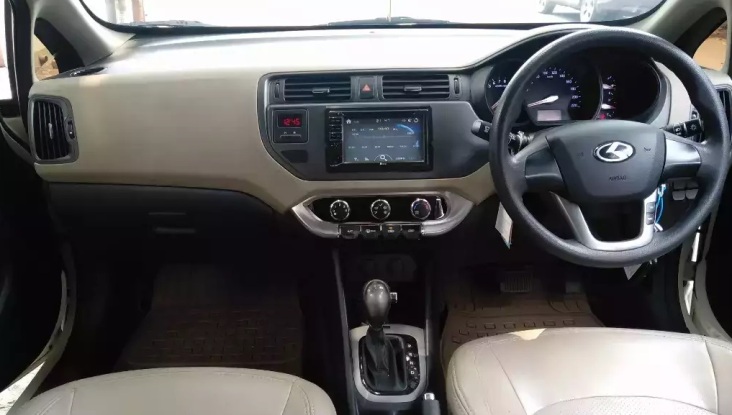 Hatchback Bekas Keren - Kia All New Rio Interior
