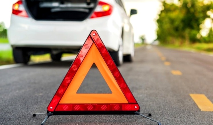 Cara Gunakan Lampu Hazard yang Benar