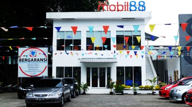 Beli Mobil Bekas di Showroom Mobil88