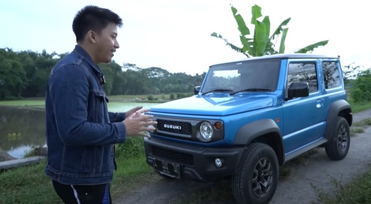 Ridwan Hanif saat Mereview Suzuki Jimny Miliknya