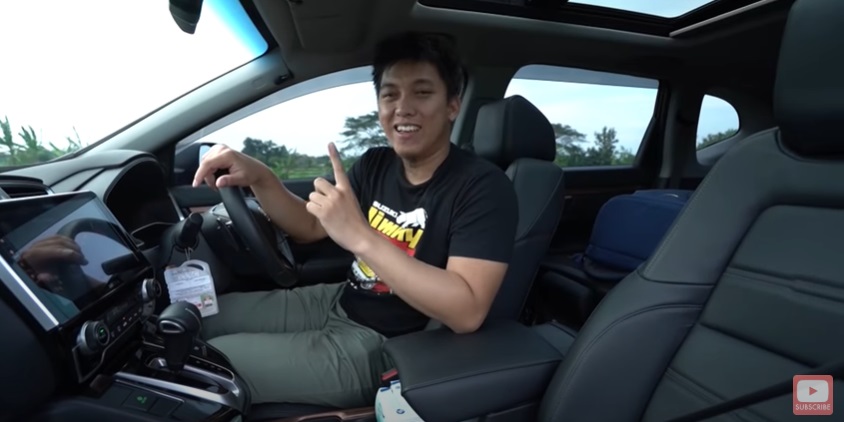 Ridwan Hanif saat Review Honda CR-V 1.5 Turbo Miliknya