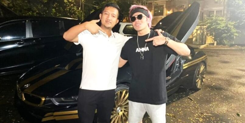 Tomliwafa beli mobil Atta Halilintar - BMW i8