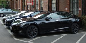 Untung Rugi Mobil Hitam, Kelebihan dan Kelemahan Warna Hitam untuk Mobil