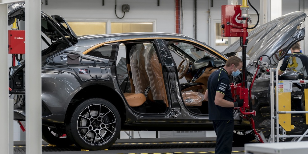 Inspeksi Final di Jalur Produksi - Aston Martin DBX SUV
