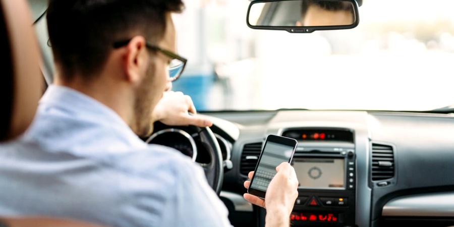 Jauhi Selpon saat saat mengemudi