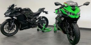 Beda Tipe Kawasaki Ninja ZX-25R ABS SE vs Standar