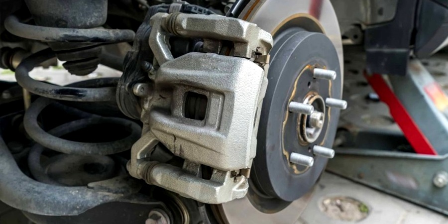 Tanda bearing roda mobil bermasalah dan harus diganti