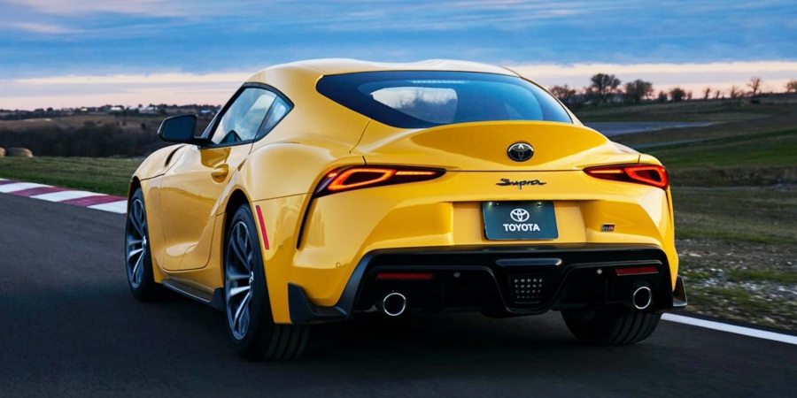 Toyota Supra tampak Belakang