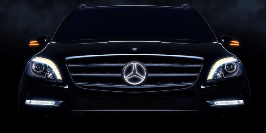 Logo Bintang Mercy Menyala dengan LED Iluminasi