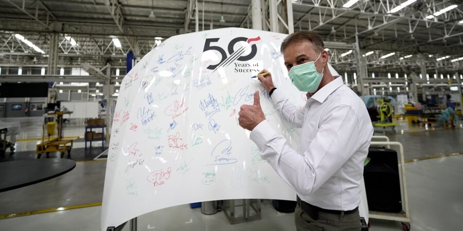 50 Tahun Mercedes-Benz Produksi Mobil di Indonesia