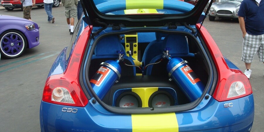 Nitrous Kit - NOS Kit yang Terpasang di Bagasi Mobil