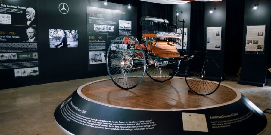 Replika Mobil Pertama Mercedes Benz didonasikan ke Museum Nasional Indonesia - Sumber-Dokumentasi PT Mercedes Benz Indonesia - Feb 2020