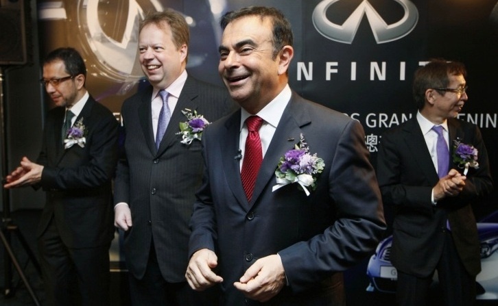 Andrew Palmer saat berasama Chairman Aliansi Renault-Nissan Carlos Ghosn