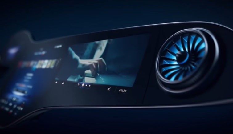 Co-Driver Display - MBUX Hyperscreen