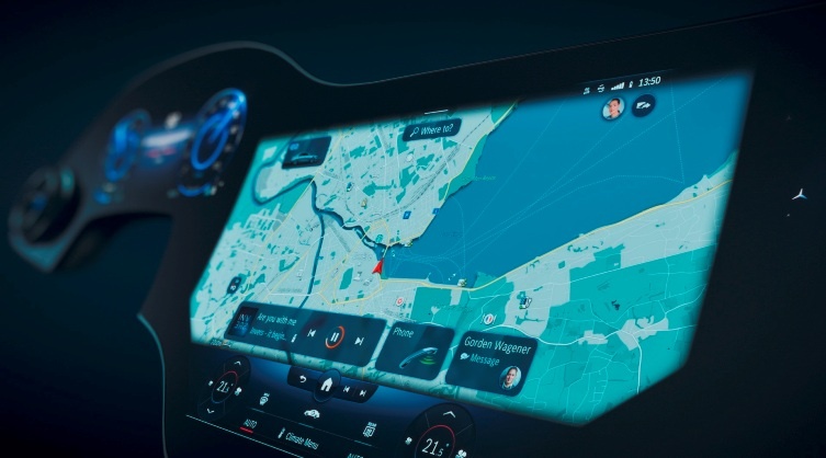 Layar Sentuh full mobil listrik Mercedes Benz masa depan dengan AI MBUX