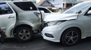 Tips Berkendara Agar Terhindar dari Tabrakan Beruntun