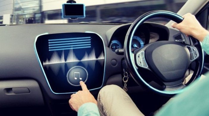 Mendengarkan musik saat mengemudi, mengapa berbahaya