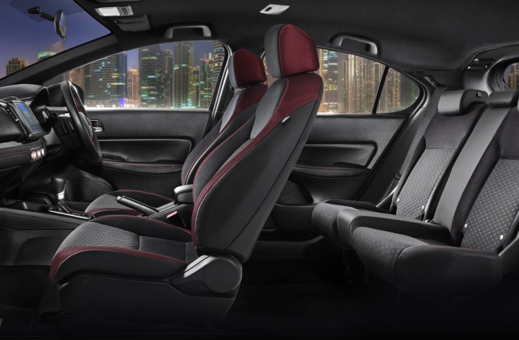 Interior Honda City Hatchback - Kabin Lapang