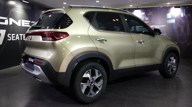 Kia Sonet berkapasitas 7 penumpang - dimensi tidak berbeda