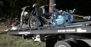 Diduga Salah Faham Fitur Autopilot, 2 Orang Tewas Terpanggang di Tesla Model S