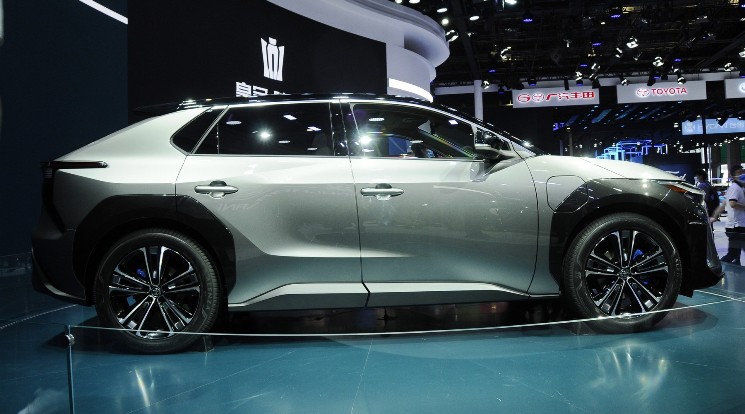 Toyota bZ4X Concept - Side