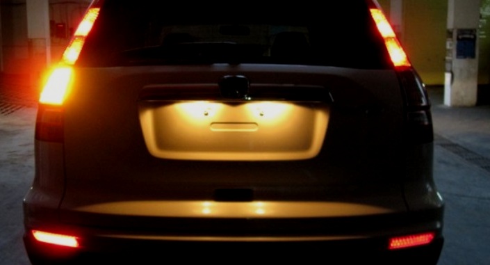 Warna Lampu Sein yang benar adalah kuning tua dan berkelap-kelip