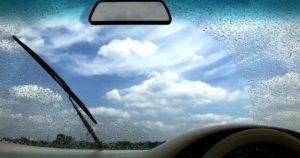 Akibat Wiper Rusak Tidak Diganti, Risiko Gunakan Karet Wiper Sudah Tak Layak