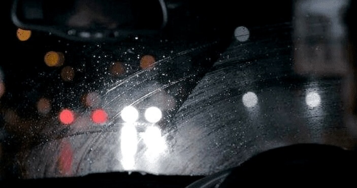 Wiper yang tidak berfungsi maksimal di malam hari, menghilangkan visibilitas