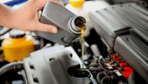 Bolehkah Telat Ganti Oli Mesin mobil? Ini Batas Toleransinya