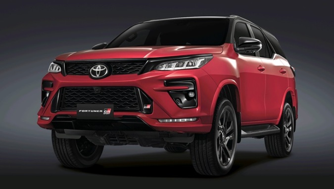 Fortuner GR Sport bermesin 2800cc meluncur