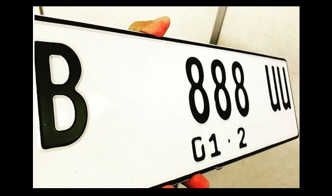 Pelat Nomor Kendaraan Berubah Warna