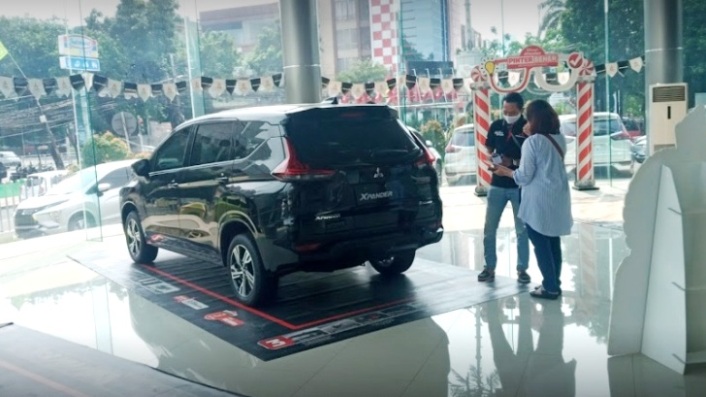 Suasana di dalam Dealer Mitsubishi