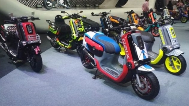 Skutik Boxy dengan Warna Custom